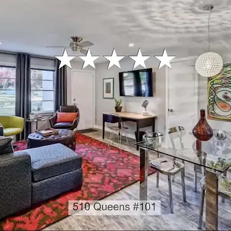 Comfortable And Stylish Condo Near Myers Park